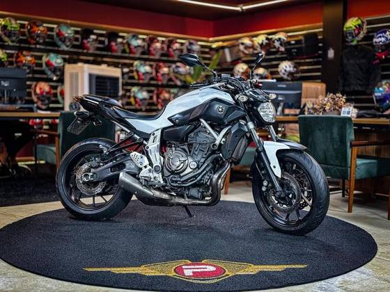 YAMAHA MT-07 